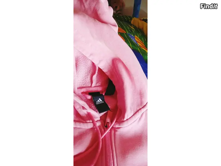 Myydään Adidas Vaatetta
