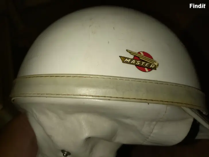 Säljes Master retro hjälm storlek 57