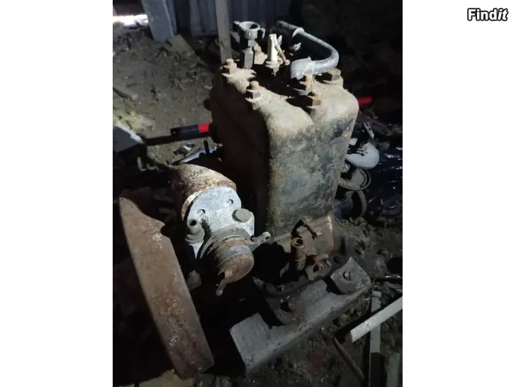 Säljes Båtmotor gammal,  kanske wickström/olympia ca 2-3 hk ?. 380 eur