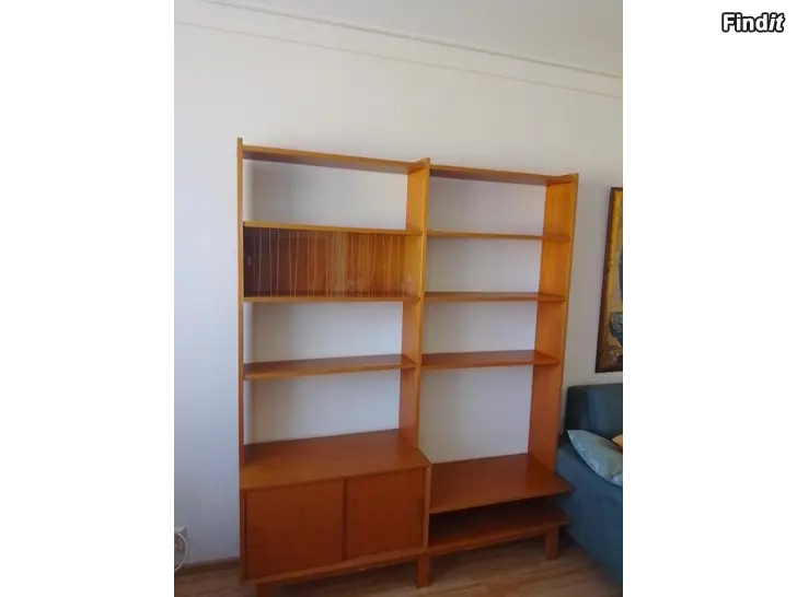 Säljes Retro bokhylla . 153 cm bred / 174 cm hög