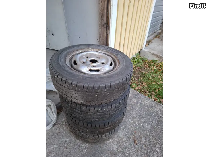 Myydään Ford Transit Talvirenkaat Renkaat Michelin 195/70 R15C vanteilla
