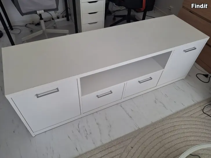 Myydään Vit TV-bänk