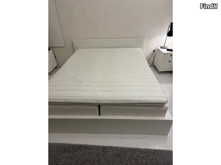 Myydään Ikea MALM sänky 160x200 cm valkoinen , joustinpatjoilla ja petauspatjalla