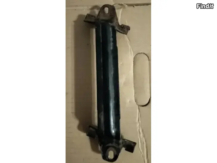 Myydään Suojaputki akkun kiinnike