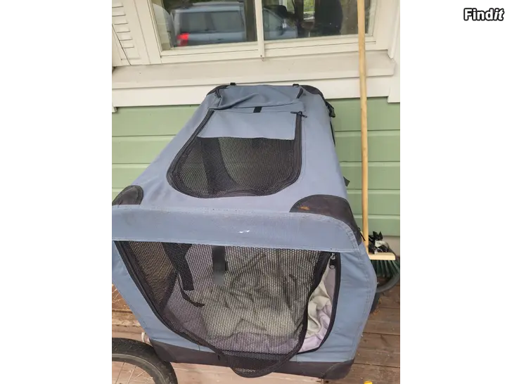 Säljes Kuljetus ja näyttelyhäkki koiralle/Transport-, utställningsburar för hund och katt
