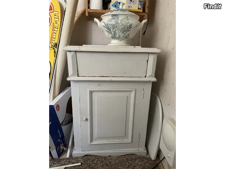 Säljes Gammal kommod