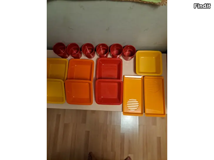 Myydään Retro muovi astioita