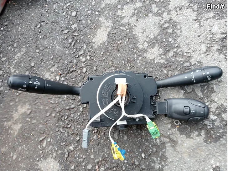Myydään Peugeot 206 2008 monitoimi vipukeskus 96605638XT