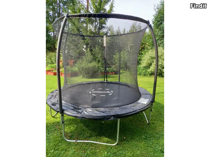 Myydään Trampoliini mummolassa