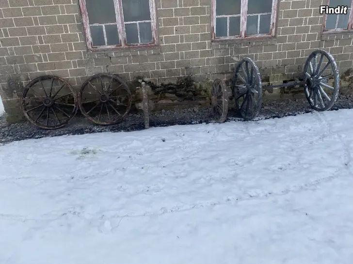 Myydään Kärrynpyörä.  Kärrynpyöriä