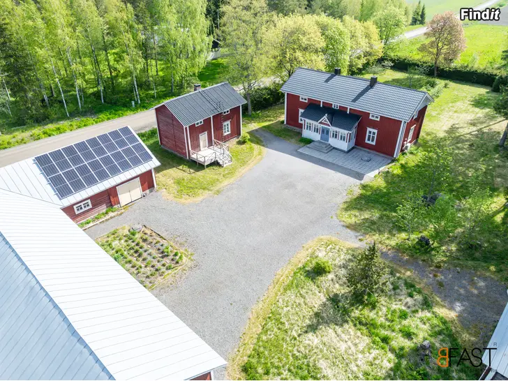 Säljes Bondstuga och ekonomibyggnader i Övermark, Närpes / Rangsbyvägen 1176