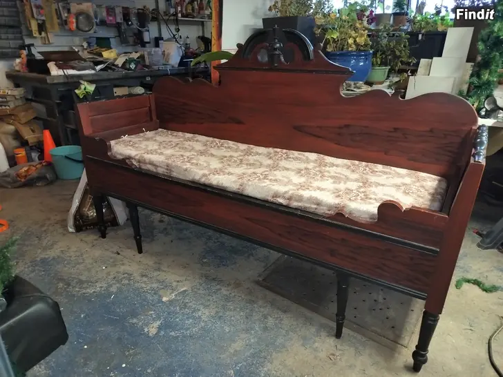 Myydään Gammal kökssoffa