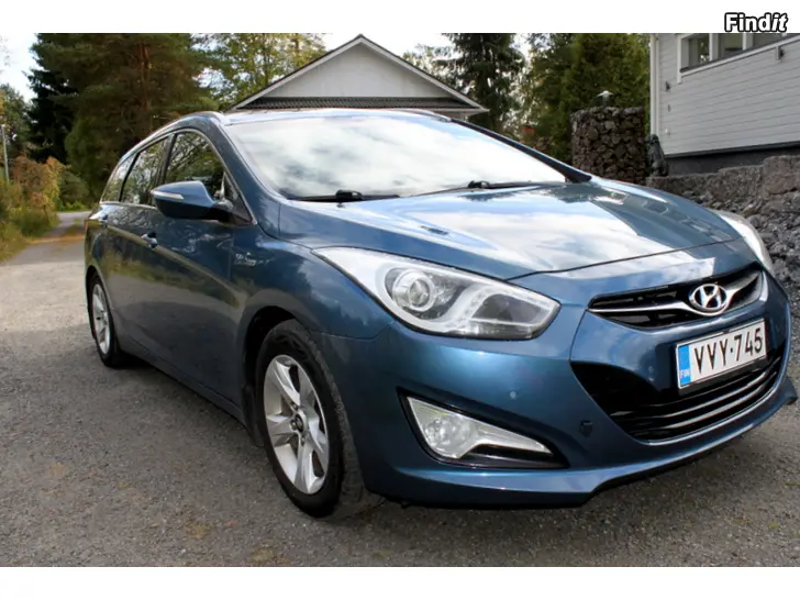 Myydään Tilava viisiovinen Hyundai i40 farmari 1.6 bensakoneella