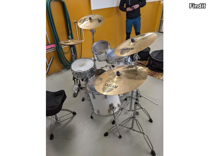 Myydään Drum kit Gretsch Renown Maple, Mapex Panther, Sabian, Tama hardware