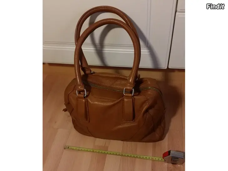 Myydään Ruskea nahkalaukku käsilaukku Pieces 5e