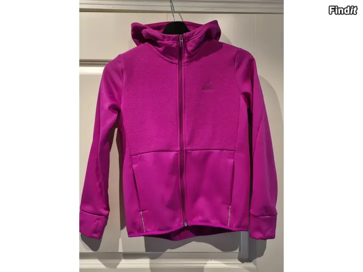 Säljes Adidasjacka storlek 140