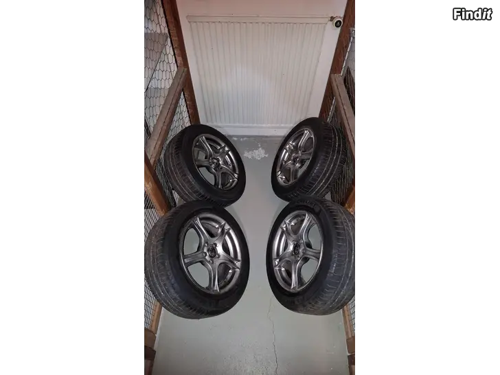 Myydään Vw Golf mk4 olleet Michelin energy saver 205/55r16