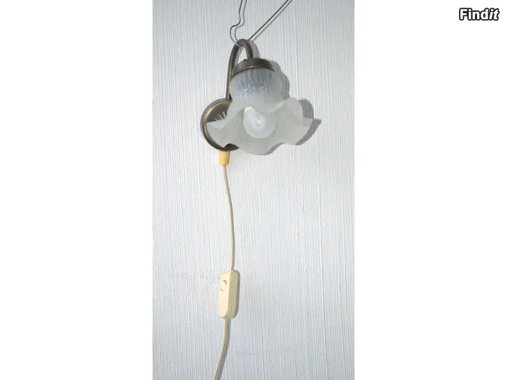 Myydään seinälamppu