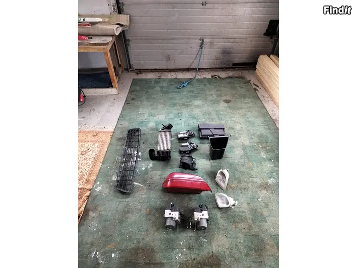 Myydään Osia välijäähdytin takaumpio abspumppu dieselsuodatimenkotelo