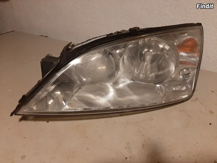 Myydään Strålkastare vänster Ford Mondeo 2000-2007