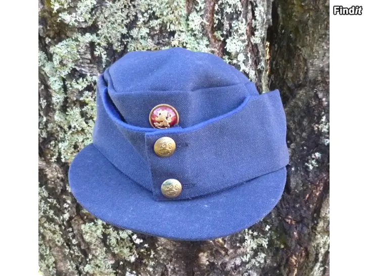 Myydään Ilmavoimien päähineitä