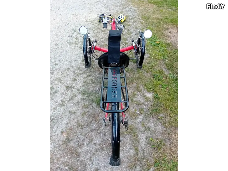 Säljes Sittcyckel  Performers