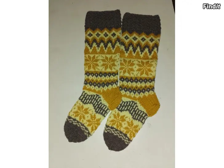 Myydään Kirjoneulesukat