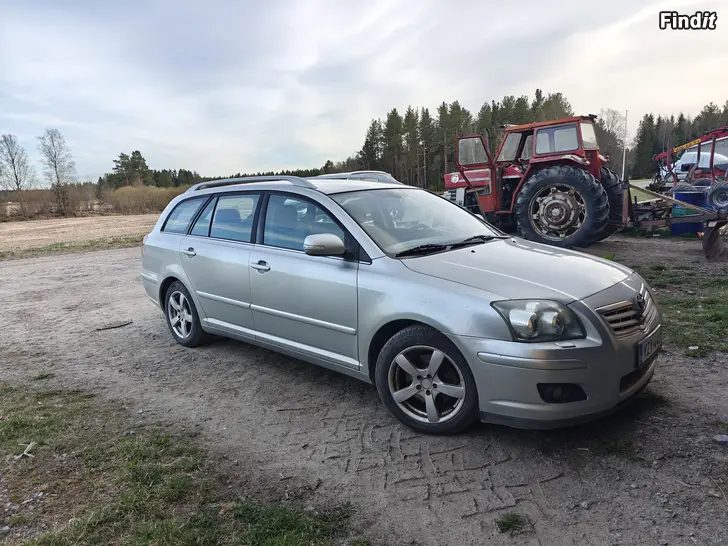 Myydään Toyota Avensis