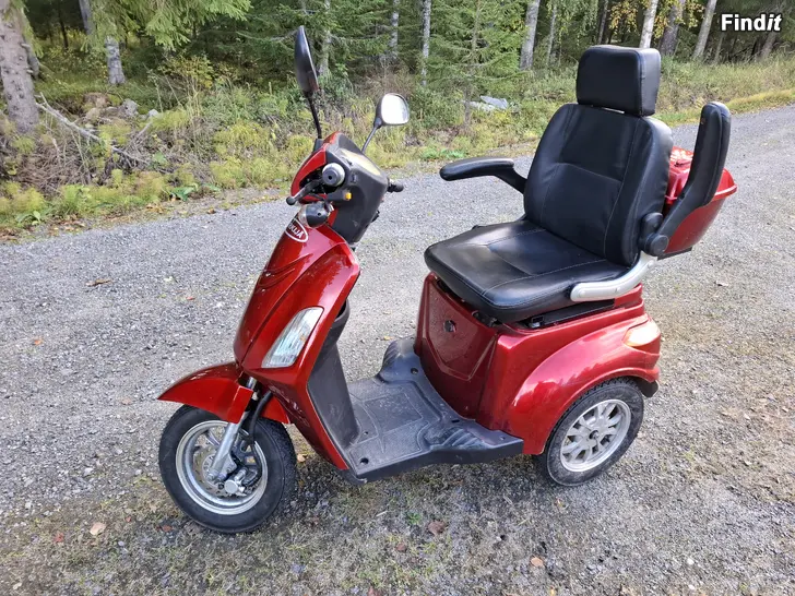 Myydään Pyrkijä senioriskootteri