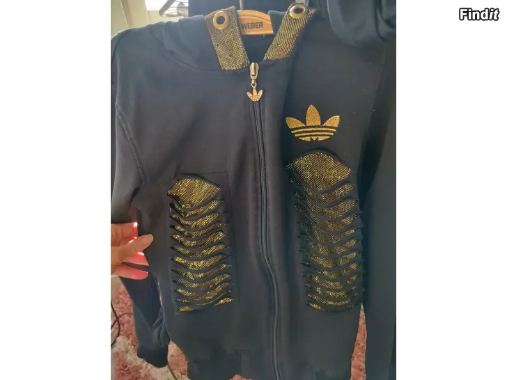 Myydään Adidas ohut huppari