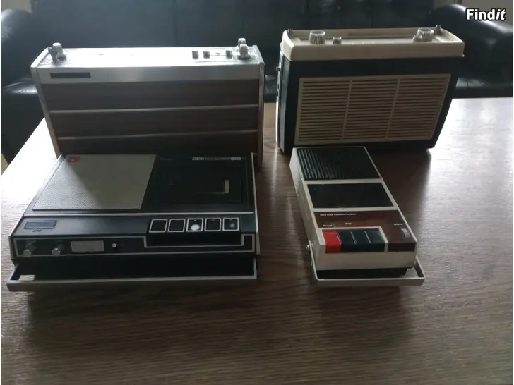 Myydään Retro Projekti radio 2 kpl. + kasettisoitin 2 Kp