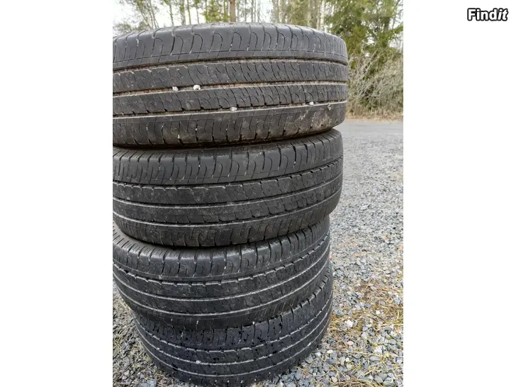 Myydään goodyear 215 60 17c