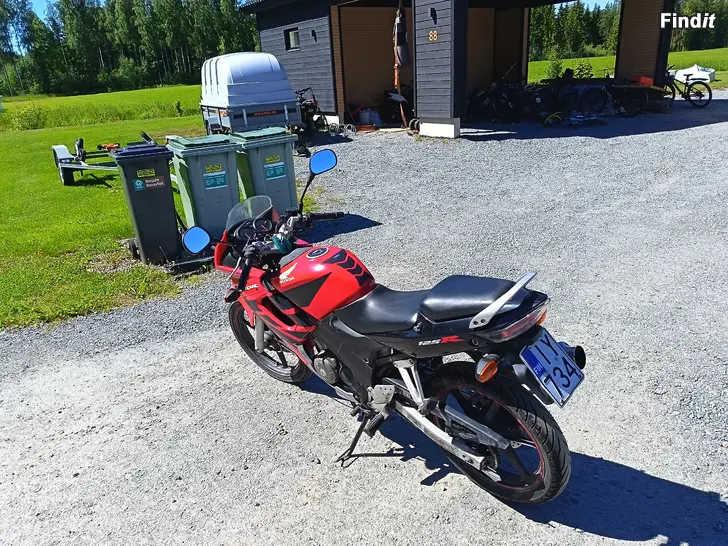Myydään 2006 Honda cbr 125r