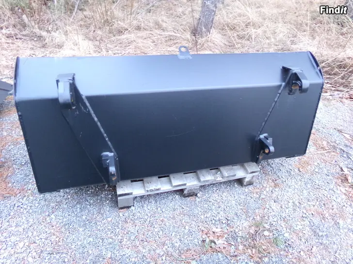 Säljes 2 st 140cm skopor till minilastare på Huutokaupat.com