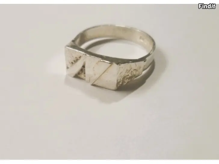 Myydään Tammen Koru hopeasormus koko 19,5-20