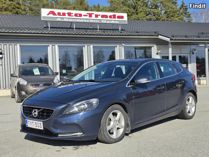 Myydään Volvo V40 D2 Momentum 2013