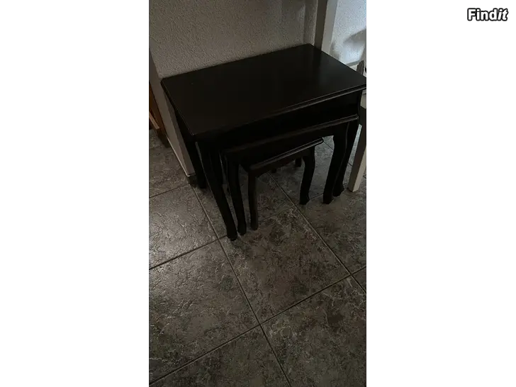 Säljes tre trapp bord