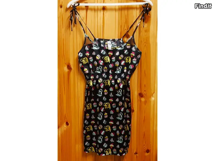 Myydään Värikäs mekko