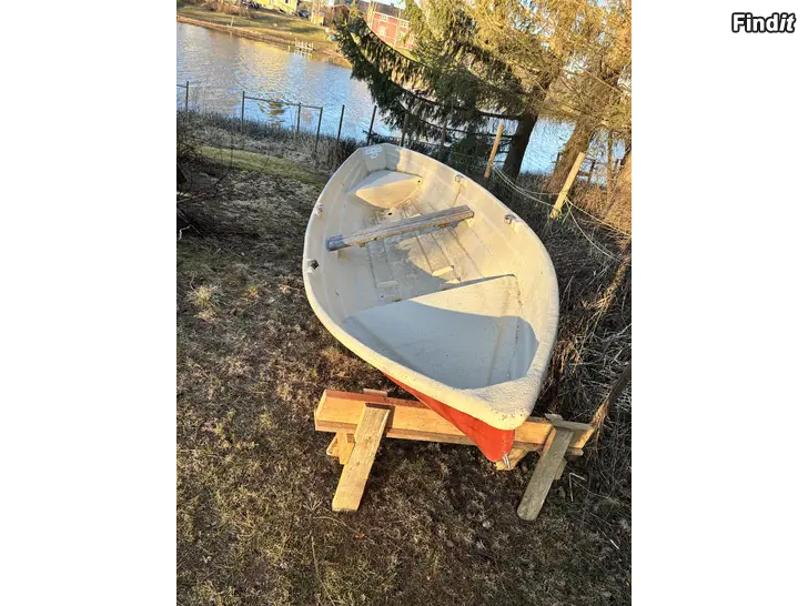 Säljes Lohi soutuvene ja 5 hv Yamaha