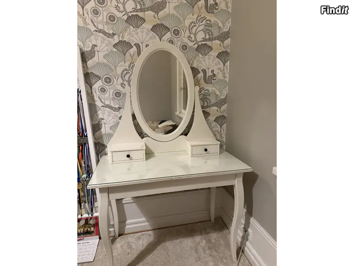 Myydään Meikkipöytä