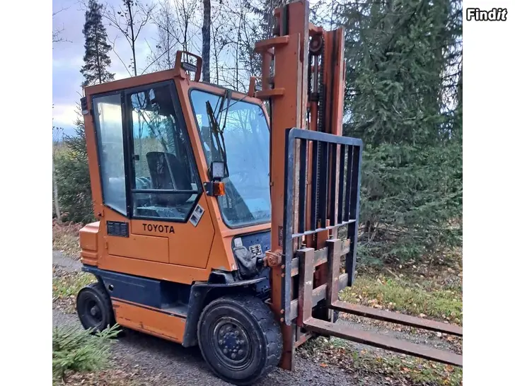 Säljes Toyota kaasu/bensa trukki 1988