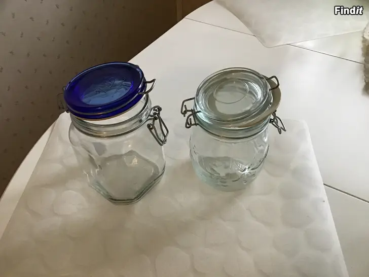 Säljes 2 st vackra glasburkar med gummiring