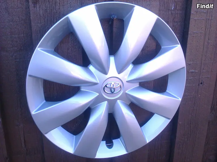 Myydään Toyota Avensis 2008 Orginal pölärit UUDET 16 tuumaiset