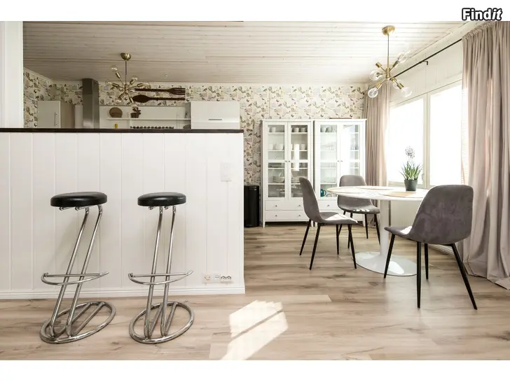 Myydään Tilaa ja tyyliä. 113 m2 kahdessa kerroksessa. Merelle vain 300 m. Kaskinen, keskusta