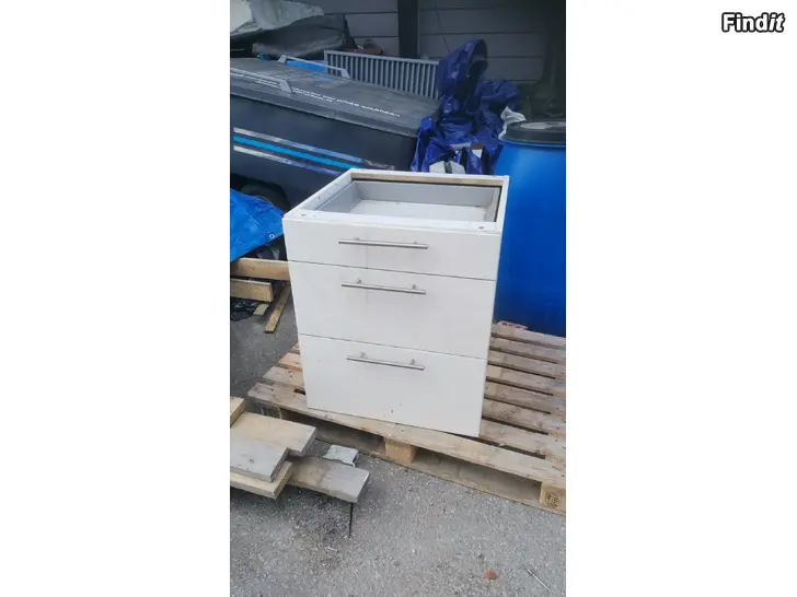 Myydään Kaappi 60x60 cm