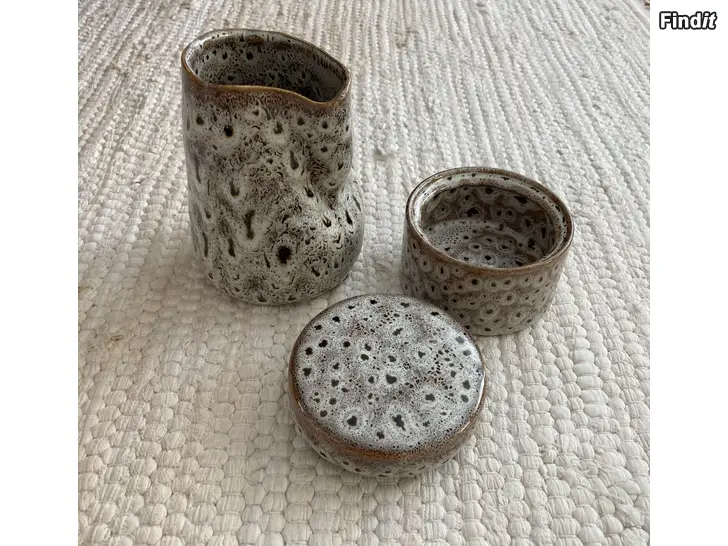 Säljes Porslinsvas och burk