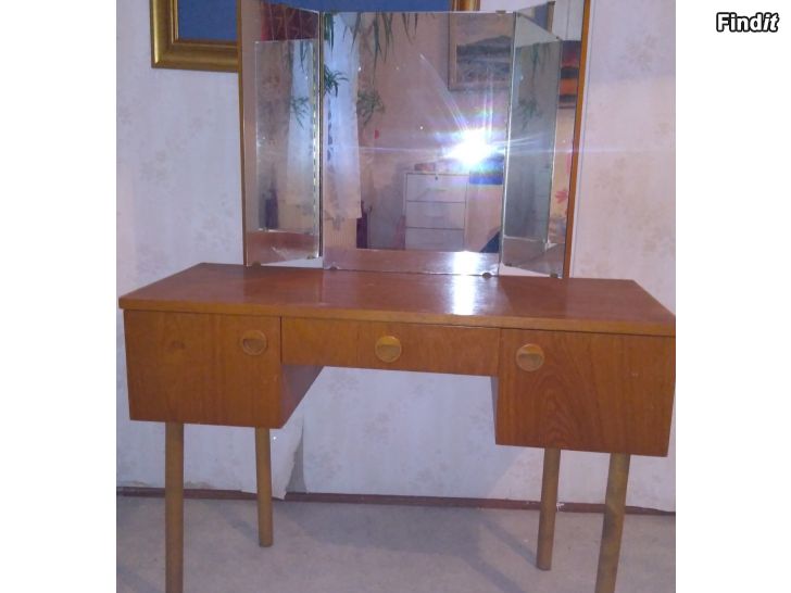 Myydään Vintage peilipöytä/kampauspöytä ja penkki