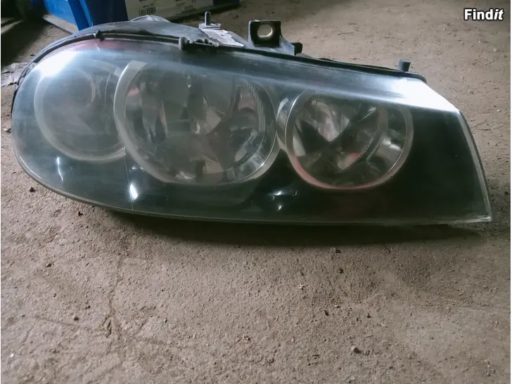 Myydään Alfa Romeo 156 2005 oikea etuvalo