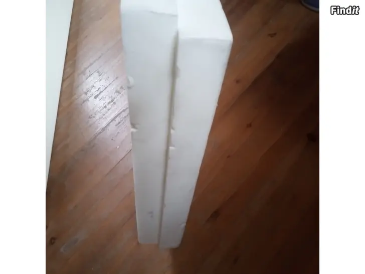 Myydään Eriste levyä Finfoum 5 kpl 70 mm+ 1 kpl 100 mm