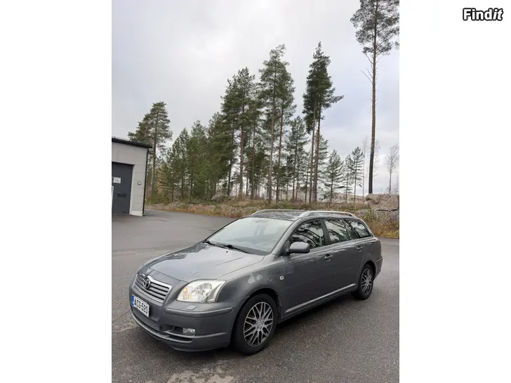 Myydään Toyota Avensis 1.8 -03 Nybesiktad